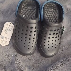 Gray and Blue Slip-On Clogs Bee Hive